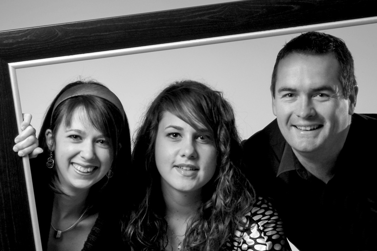 L'équipe du studio en 2008 : Hélène, Aurore et Cyrille.